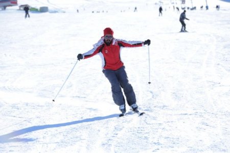 Vanlılar hafta sonlarını kayak merkezlerinde geçiriyor