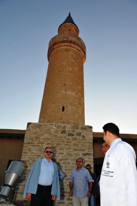 Vanlılar Teravih Namazını Süleyman Han Camii'nde Kılacak