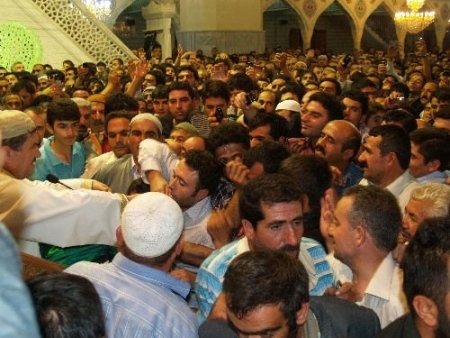 Vanlıların Sakal-ı Şerif Sevgisi İzdihama Dönüştü