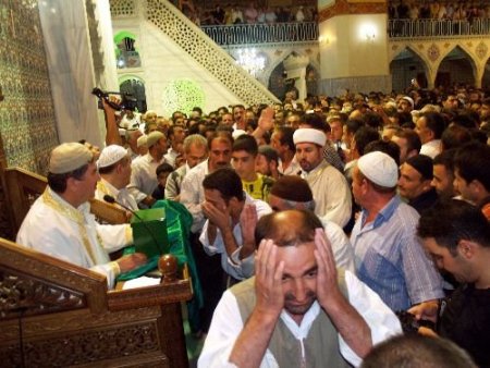 Vanlıların Sakal-ı Şerif Sevgisi İzdihama Dönüştü