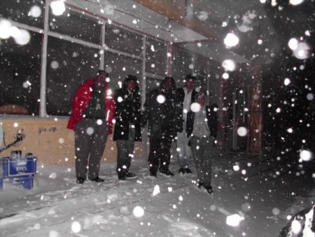 Varto’da Mahsur Kalan 40 Kişi Petrol Ofisine Sığındı