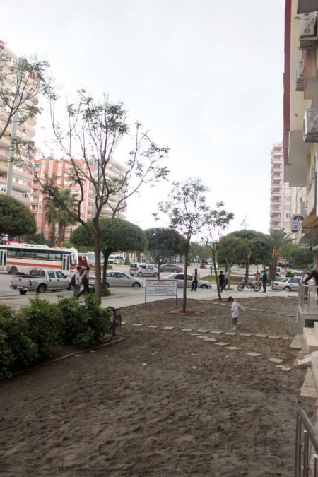 Vatandaş Dava Açınca, Belediye Çareyi Kaldırımı Sökmekte Buldu