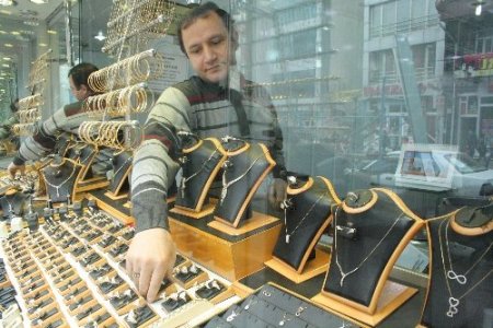 Vatandaş ucuz altın, kuyumcu sattığı ürünü yerine koyma telaşında