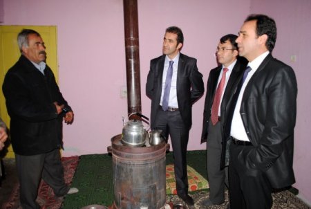 Vatandaşın ayağına giden kaymakam, sorunları yerinde tespit ediyor