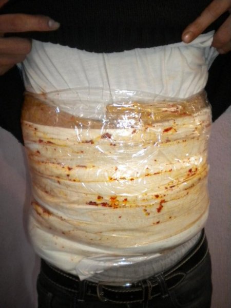 Vatandaşın vücuduna sarılı 3 bin 878 gram eroin maddesi ele geçirildi