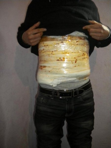 Vatandaşın vücuduna sarılı 3 bin 878 gram eroin maddesi ele geçirildi