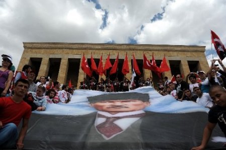 Vatandaşlar, Anıtkabir'e akın etti