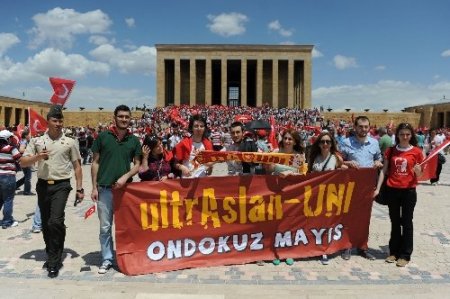 Vatandaşlar, Anıtkabir'e akın etti