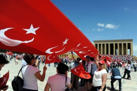 Vatandaşlar, Anıtkabir'e akın etti