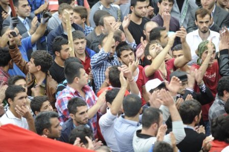 Vatandaşlar, BDP’lilerin provokasyonuna tepki gösterdi