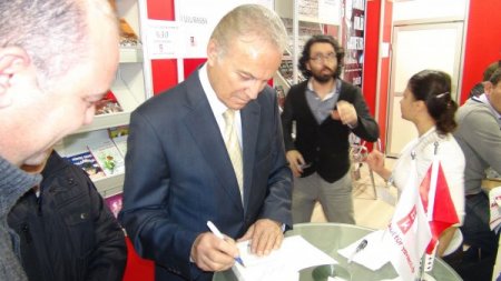 Vatandaşlar, son gününde kitap fuarına akın etti