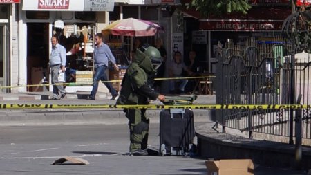 Vatandaşların şüpheli paket merakı, polise zor anlar yaşattı
