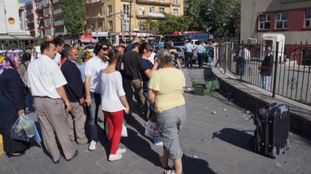 Vatandaşların şüpheli paket merakı, polise zor anlar yaşattı