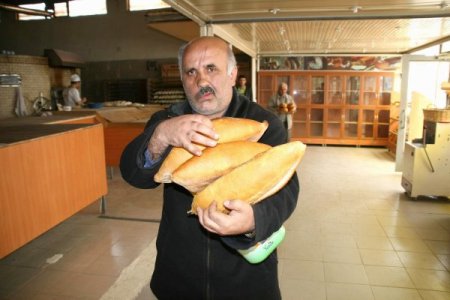 Vatandaşların tepkisi ekmeğe verilen zam geri çektirdi
