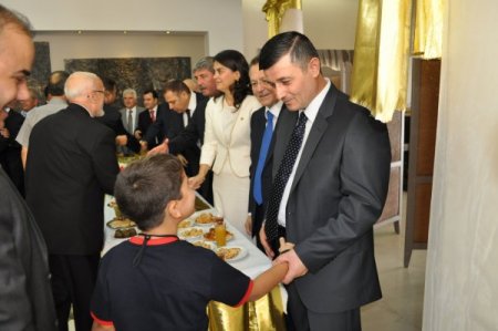 Vatandaşlarla Bayramlaşan Vali Arslan, Balıkesir'e Veda Etti