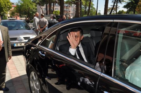 Vatandaşlarla Bayramlaşan Vali Arslan, Balıkesir'e Veda Etti