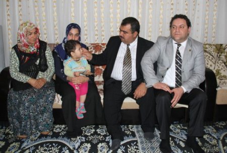 Vatani görevini yapan evli mehmetçiklerin gözü arkada kalıyor