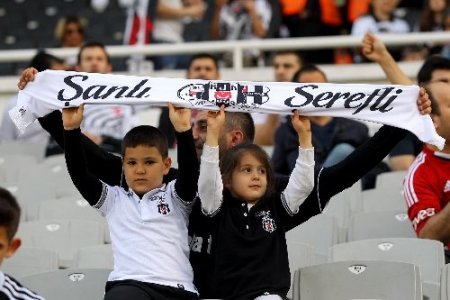 Veda maçında İnönü Stadı tamamen doldu