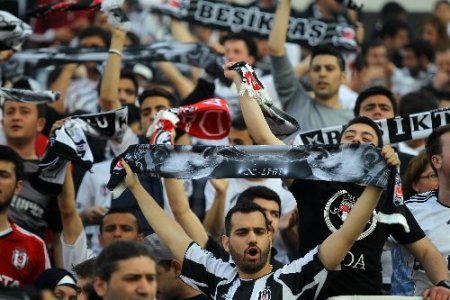 Veda maçında İnönü Stadı tamamen doldu