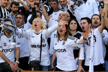 Veda maçında İnönü Stadı tamamen doldu