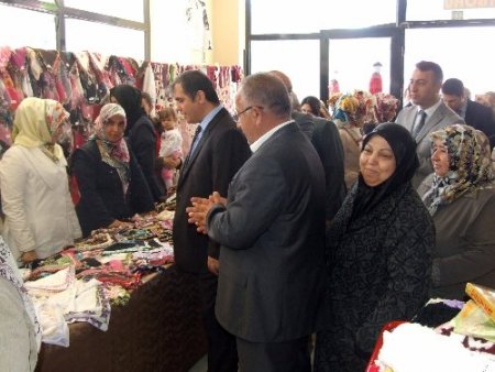 Vefa Derneği'nden ihtiyaç sahibi öğrenciler yararına kermes