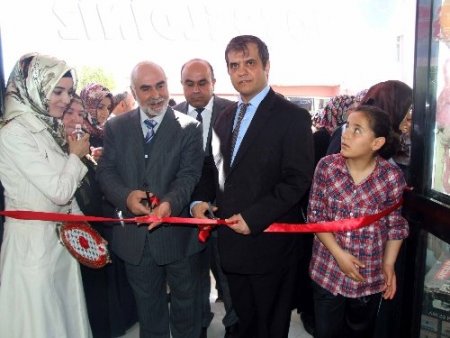 Vefa Derneği'nden ihtiyaç sahibi öğrenciler yararına kermes