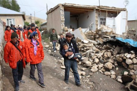 Vefakar Japon Doktorlar Depremzedeleri Yalnız Bırakmadı