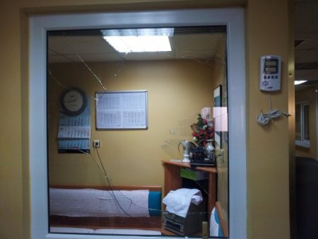 Vefat eden hastayı yoğun bakıma kadar girerek aldılar