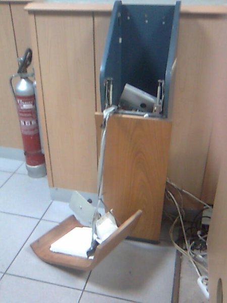 Vefat eden hastayı yoğun bakıma kadar girerek aldılar