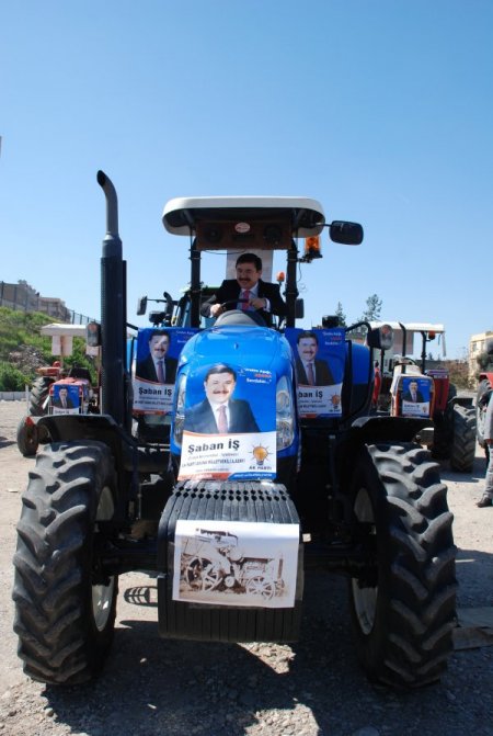 Vekil Aday Adayı, Traktör Konvoyuyla Adana'yı Turladı