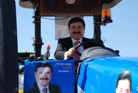 Vekil Aday Adayı, Traktör Konvoyuyla Adana'yı Turladı