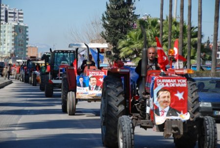 Vekil Aday Adayı, Traktör Konvoyuyla Adana'yı Turladı