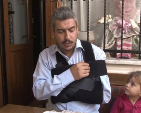 Veli, okul müdürünün omzunu kırdı