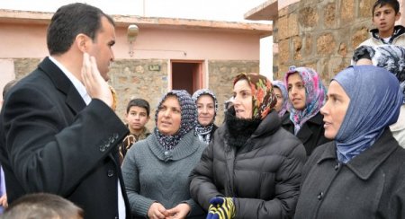 Veliler, duvarları çatlak okula çocuklarını göndermeme kararı aldı