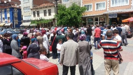 Veliler, ilköğretim okullarının orta okula dönüştürülmesine tepki gösterdi