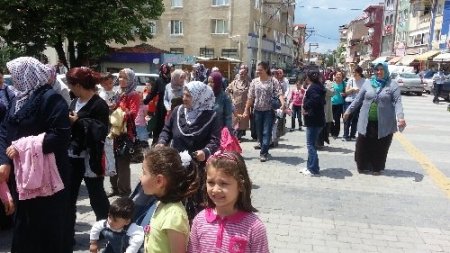 Veliler, ilköğretim okullarının orta okula dönüştürülmesine tepki gösterdi