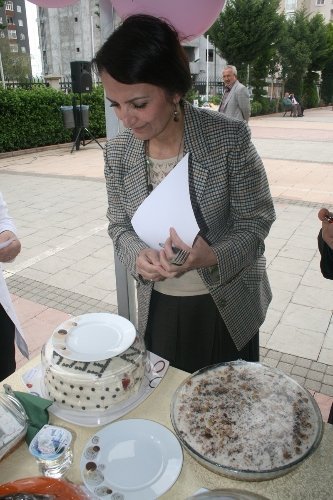 Veliler, kardeş okul için yemeklerini yarıştırdı