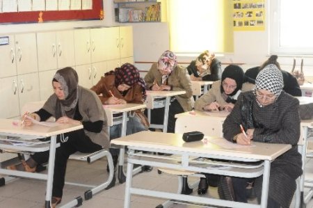 Veliler, 'Okul evde başlar' kitabından sınava tabi tutuldu