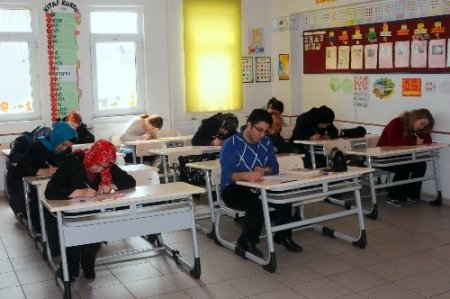 Veliler, 'Okul evde başlar' kitabından sınava tabi tutuldu