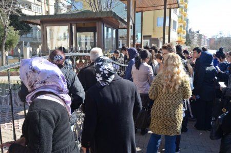 Veliler, sınava girecek adaylardan daha heyecanlıydı