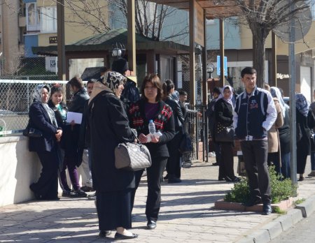 Veliler, sınava girecek adaylardan daha heyecanlıydı