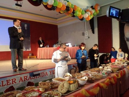 Veliler aşure yapmakta yarıştı