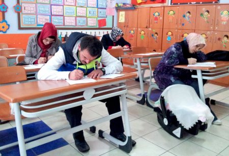 Veliler çocukları için kitap okuma yarışmasına katıldı