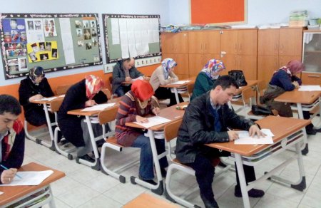 Veliler çocukları için kitap okuma yarışmasına katıldı