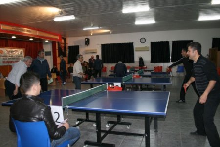 Veliler masa tenisi turnuvasında ter döktü