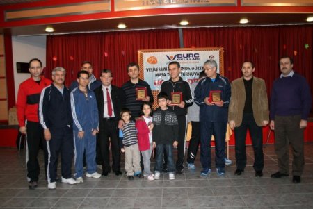 Veliler masa tenisi turnuvasında ter döktü