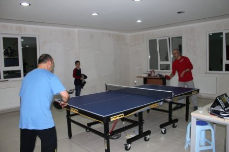 Veliler masa tenisinde hünerlerini gösterdi