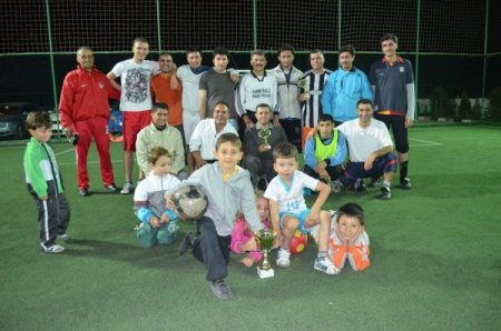 Veliler okulun futbol turnuvasında şampiyonluk için yarıştı