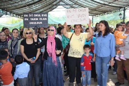 Veliler Okulun Kapatılmamasını İstedi