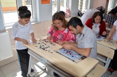 Veliler puzzle yarışmasında buluştu